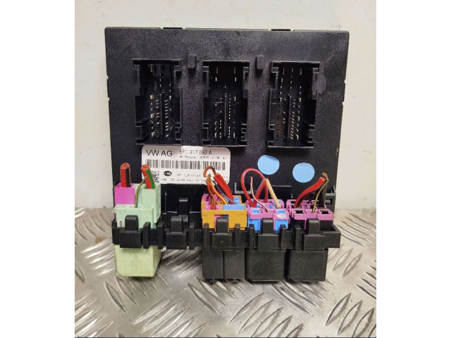 Блок предохранителей 8P0907063A   Audi A3 S3 8P    