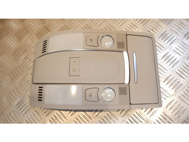 Фонарь освещения передних мест