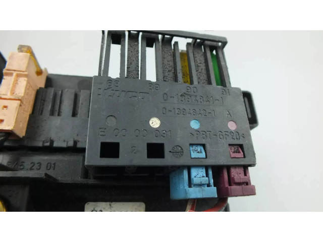 Pojistková skříňka A2115452301, 013948421 Mercedes-Benz E W211 2004