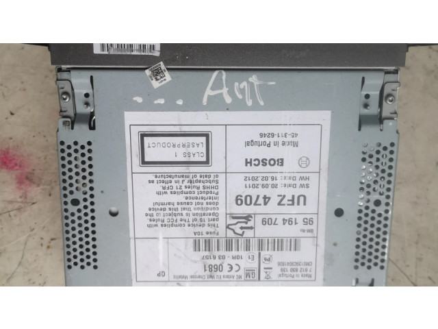 Радио/ проигрыватель CD/DVD / навигация