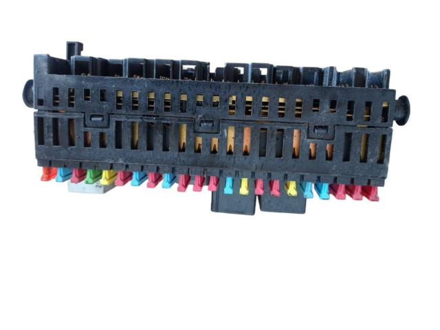 Блок предохранителей 357937039 Volkswagen Golf III