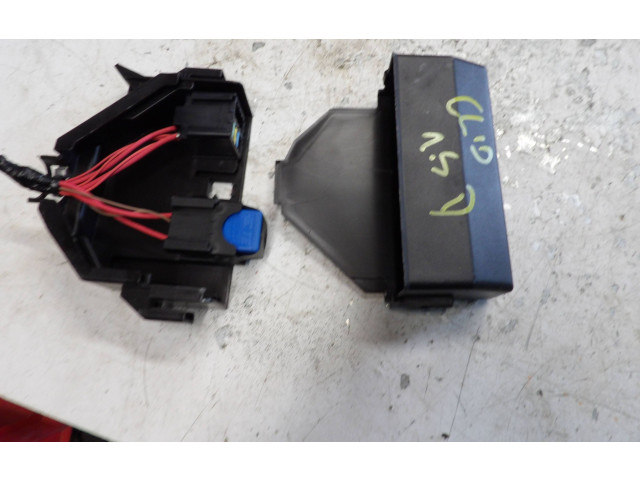 Блок предохранителей Renault Clio V