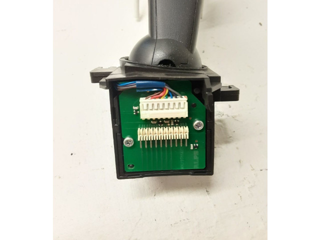 Ручка стеклоочистителей    Volvo V70