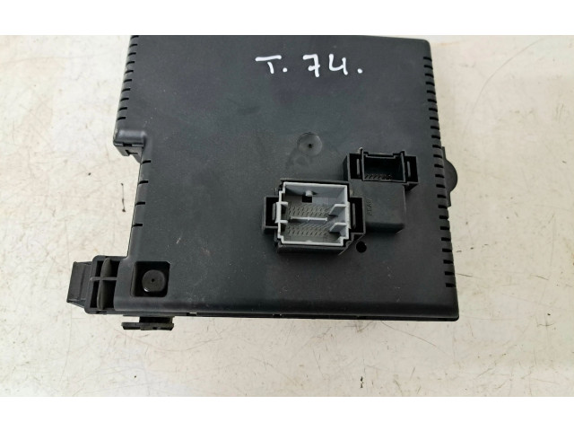 Блок предохранителей 30728512   Volvo V70    