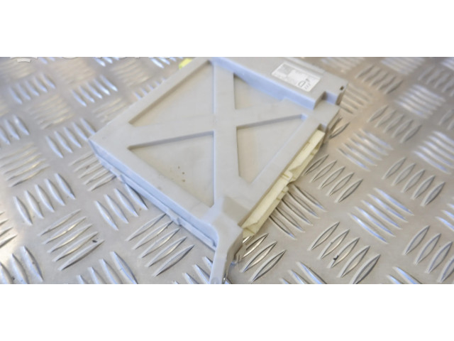   Pojistková skříňka 8273030L40   Lexus GS 250 350 300H 450H 2012