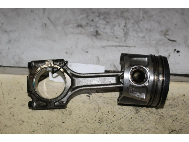 Поршень с шатуном 55280444 Alfa Romeo Giulietta