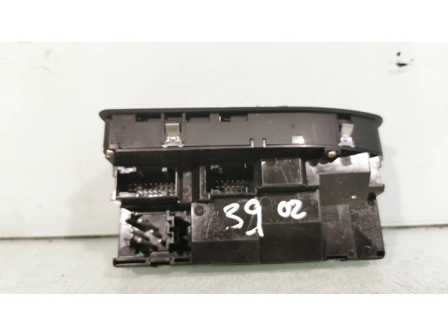 Включатель электрических окон