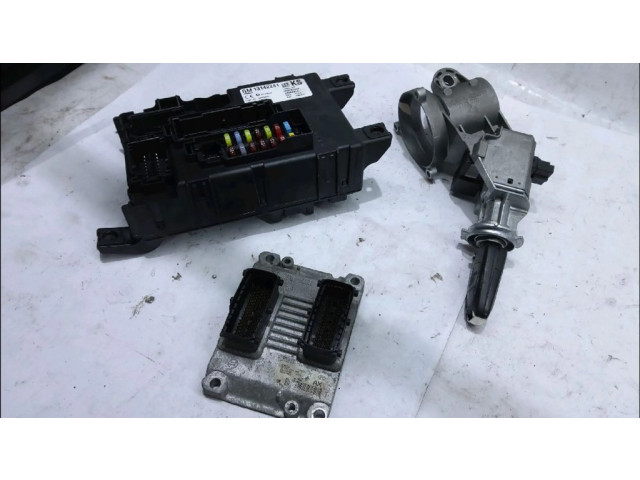 Блок управления двигателя 55557935 Opel Corsa D