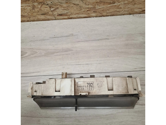 Панель приборов MB522792, 138700 Mitsubishi Lancer