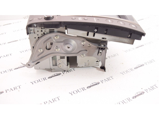 Радио/ проигрыватель CD/DVD / навигация