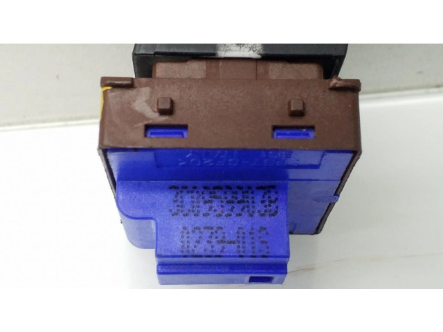 Выключатель открытия задней двери