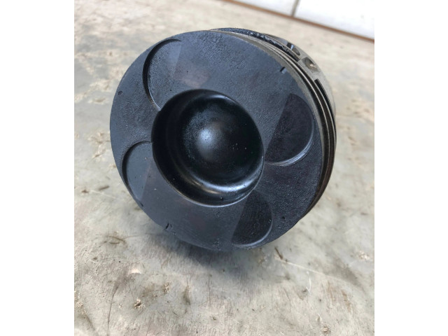 Píst Mercedes-Benz E W211 648.961