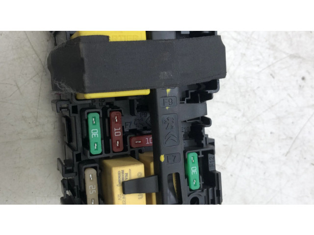 Блок предохранителей    Ford Focus    