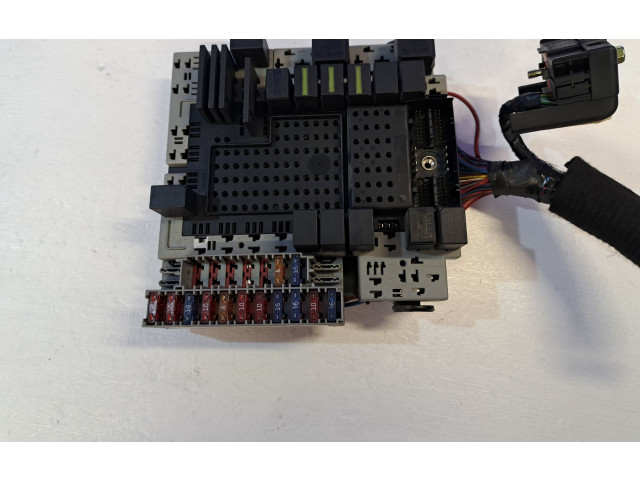 Блок предохранителей 8676286, 8645729 Volvo S60