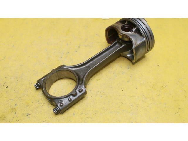 Поршень с шатуном Skoda Octavia Mk2 (1Z)