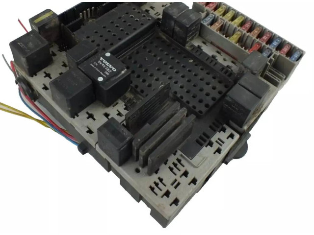 Блок предохранителей  8676286   Volvo V70    