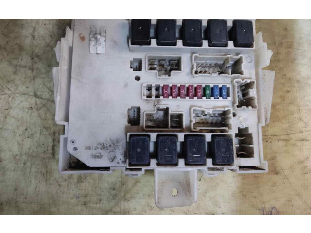 Pojistková skříňka Nissan Navara 2009