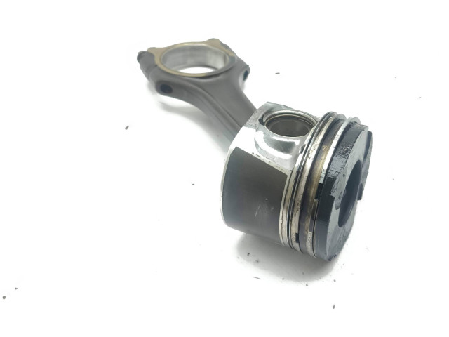 Píst Mercedes-Benz S W220 -