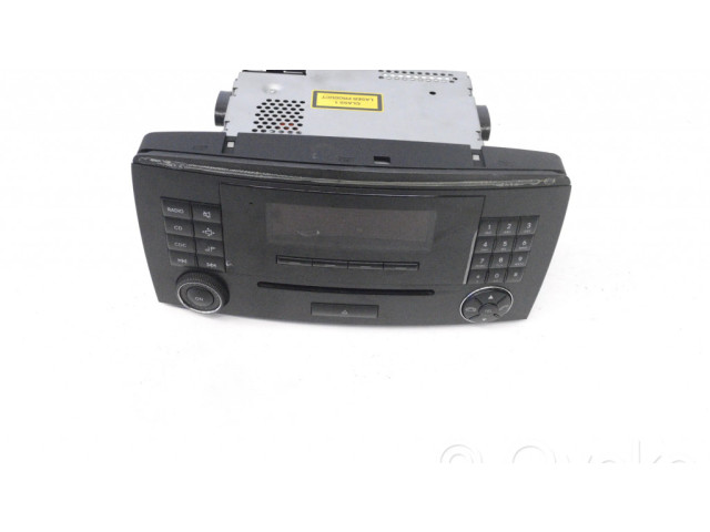 Радио/ проигрыватель CD/DVD / навигация