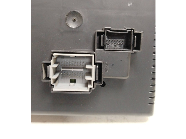 Блок предохранителей 30728512, 28017881   Volvo V70    