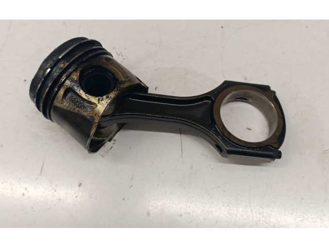 Píst 65100   Mercedes-Benz GLA W156    OM 651 