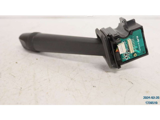 Ручка стеклоочистителей 31268582   Volvo V70