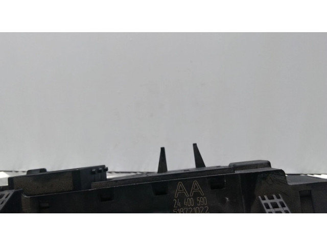 Блок предохранителей 24400590, 518721022 Opel Vectra C