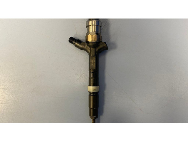 Vstřikovač 2367027020, 08B04044   Toyota Corolla E110  pro naftový motor 2.0 1CD-FTV 