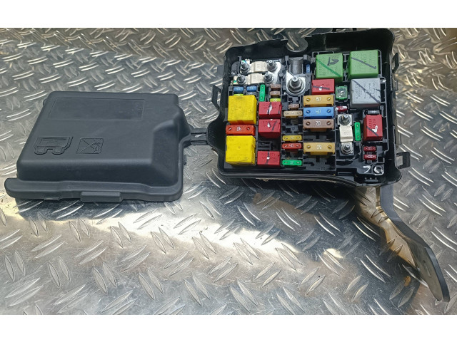 Блок предохранителей  9671924480   Peugeot 2008 I    