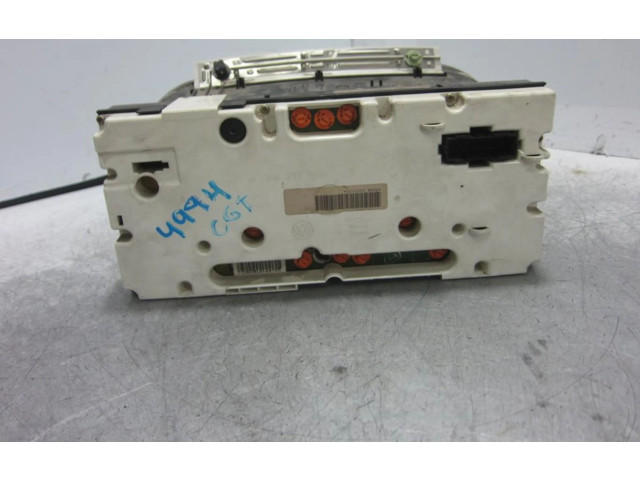 Панель приборов 88311188   Volkswagen Golf III       