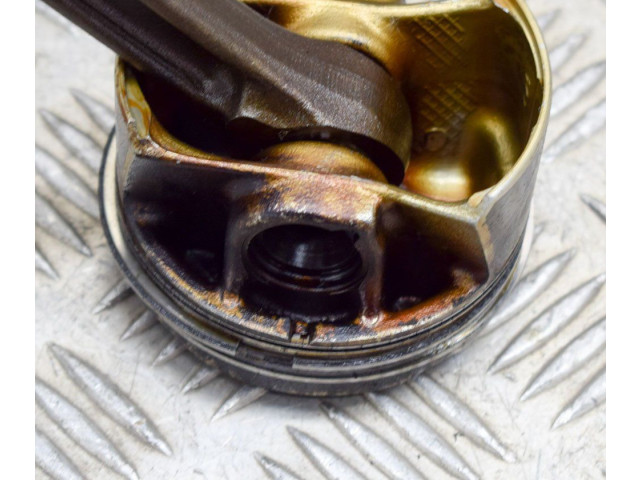 Píst 7621253, 7601181 BMW 1 F20 F21 N13 B16 A