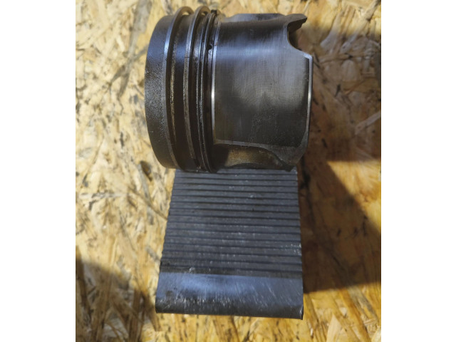 Píst 83L82 Volkswagen Touareg II Crt