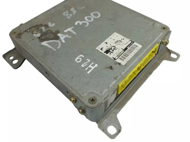 Блок управления двигателя F2G218881A Mazda 626