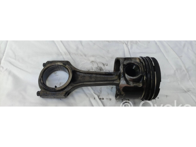  Поршень с шатуном    Jeep Cherokee III KJ для дизельного двигателя 2.8