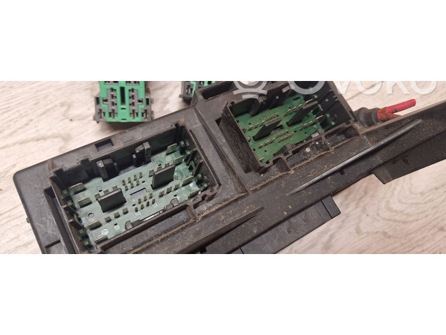 Блок предохранителей 04692084ab Jeep Grand Cherokee (WK)