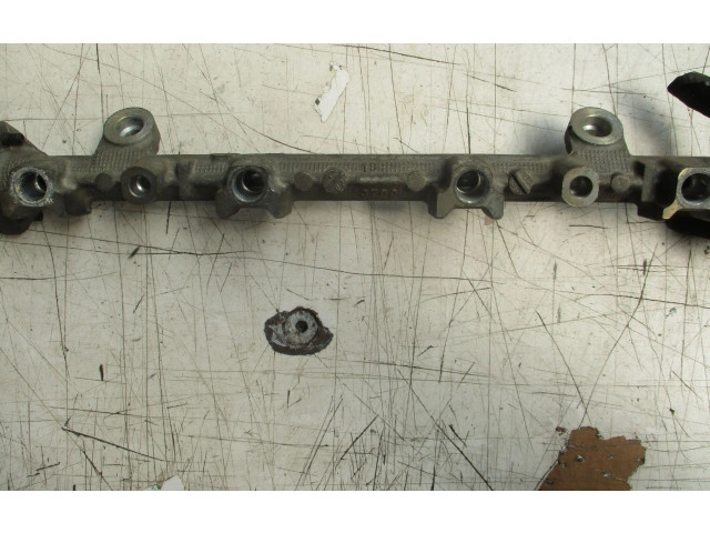 Топливная рампа Mitsubishi Carisma