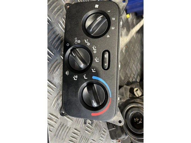 Блок управления климат-контролем Jeep Cherokee III KJ