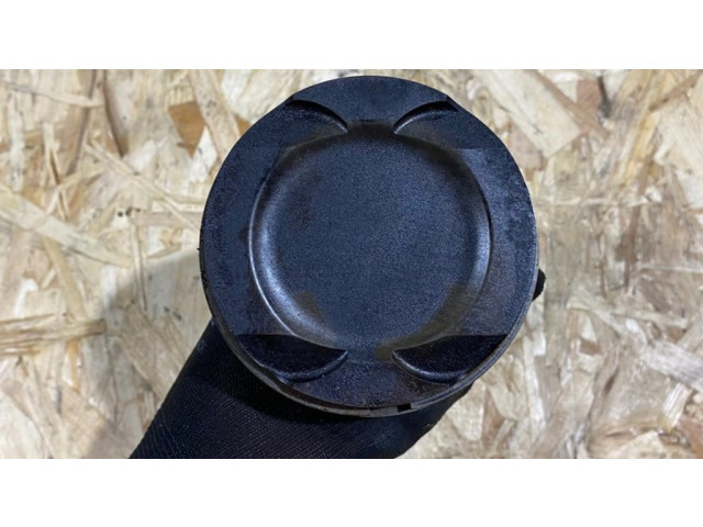 Píst 784323704, 111213684 BMW 5 F10 F11 pro benzínový motor 4.4