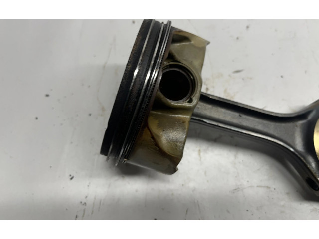 Píst A1570300517, A2780300320 Mercedes-Benz CLS C218 X218 M 157.981