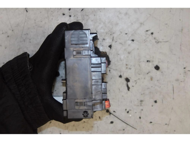 Блок предохранителей    Jeep Renegade    