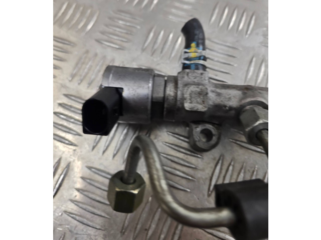 Топливная рампа 04L089G   Volkswagen PASSAT B8  