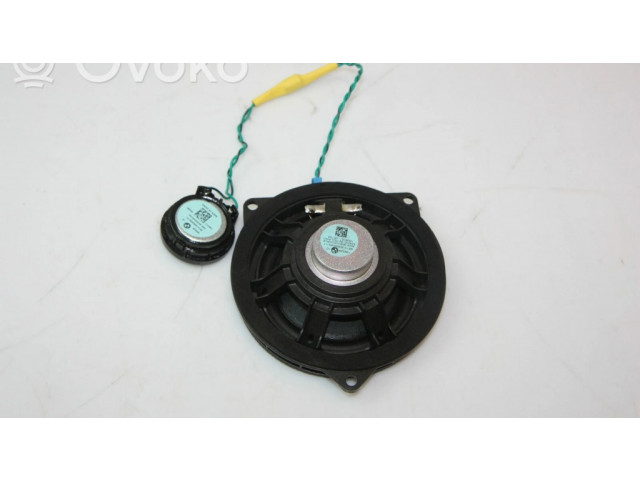 Громкоговоритель в панели