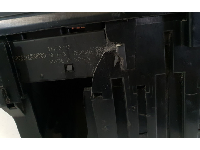 Блок предохранителей 31473770, 31398000 Volvo S60