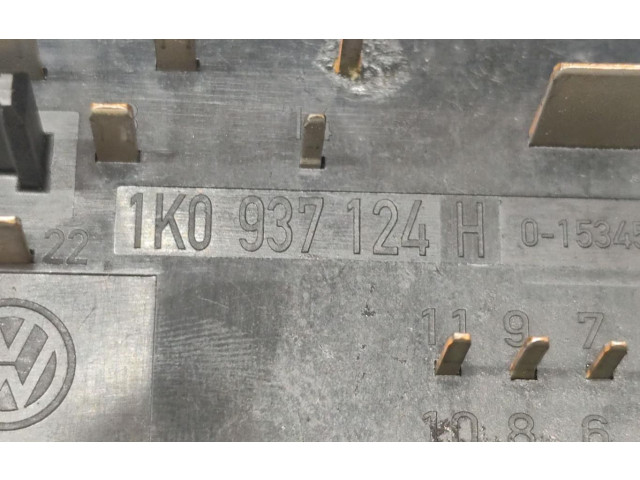 Блок предохранителей 1K0937124H Audi A3 S3 8P
