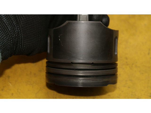 Píst Mercedes-Benz C W203