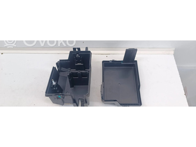 Блок предохранителей 243805284R, 243127363R Dacia Spring