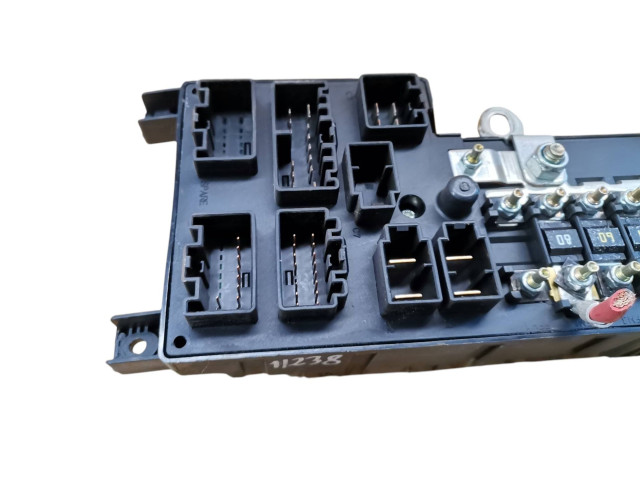 Блок предохранителей 8678449, 518827019 Volvo S80