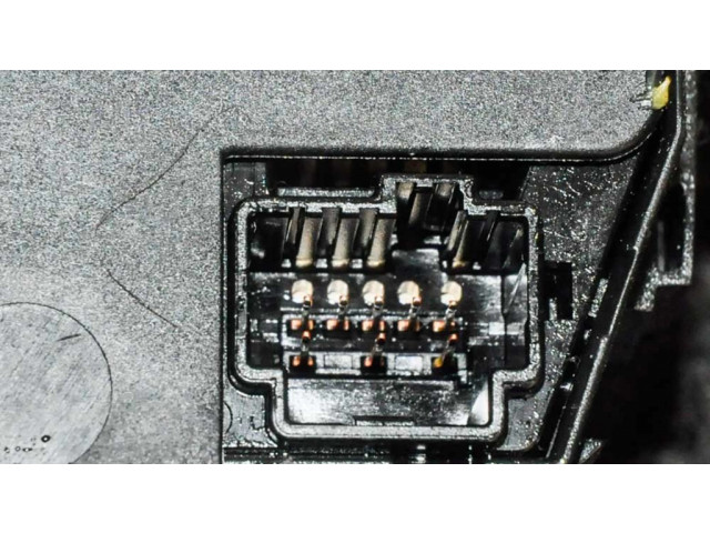 Подрулевой переключатель    Ford Focus