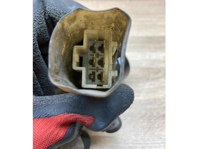 Двигатель стеклоочистителей    Nissan Sunny