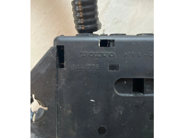 Блок предохранителей  9441776   Volvo V70    